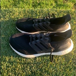 Women’s Adidas Ultraboost 21 Running shoes sz 7.5